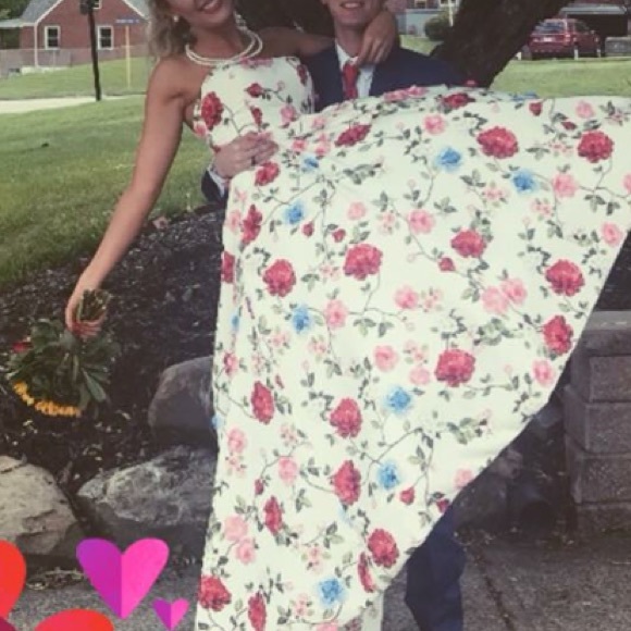 Sherri Hill Spring 2018 Prom Dress - Picture 3 of 7